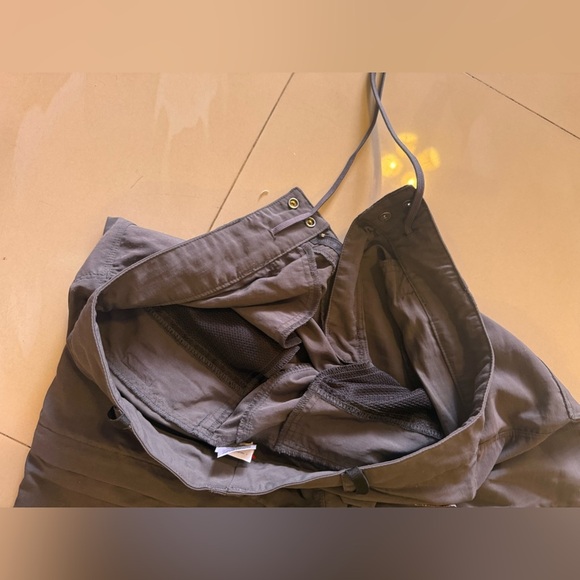 The North Face Women Cargo Buckle Pant Short Court zipper Pockets  Gray size 8 - Picture 4 of 16